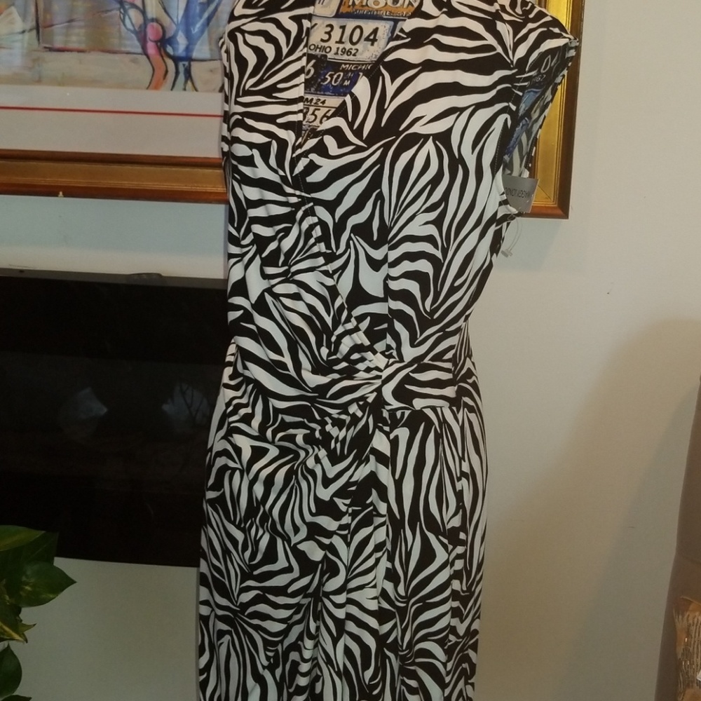 Dress - Picture 7 of 7